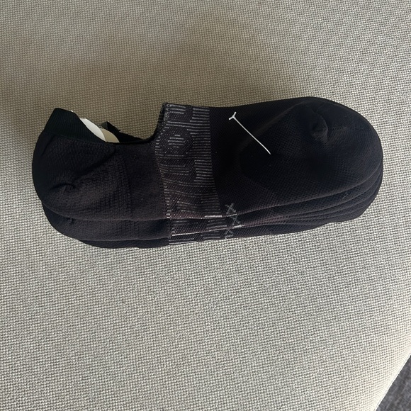 Lululemon Men’s Power Stride Black No-Show Socks with grip - Picture 2 of 3